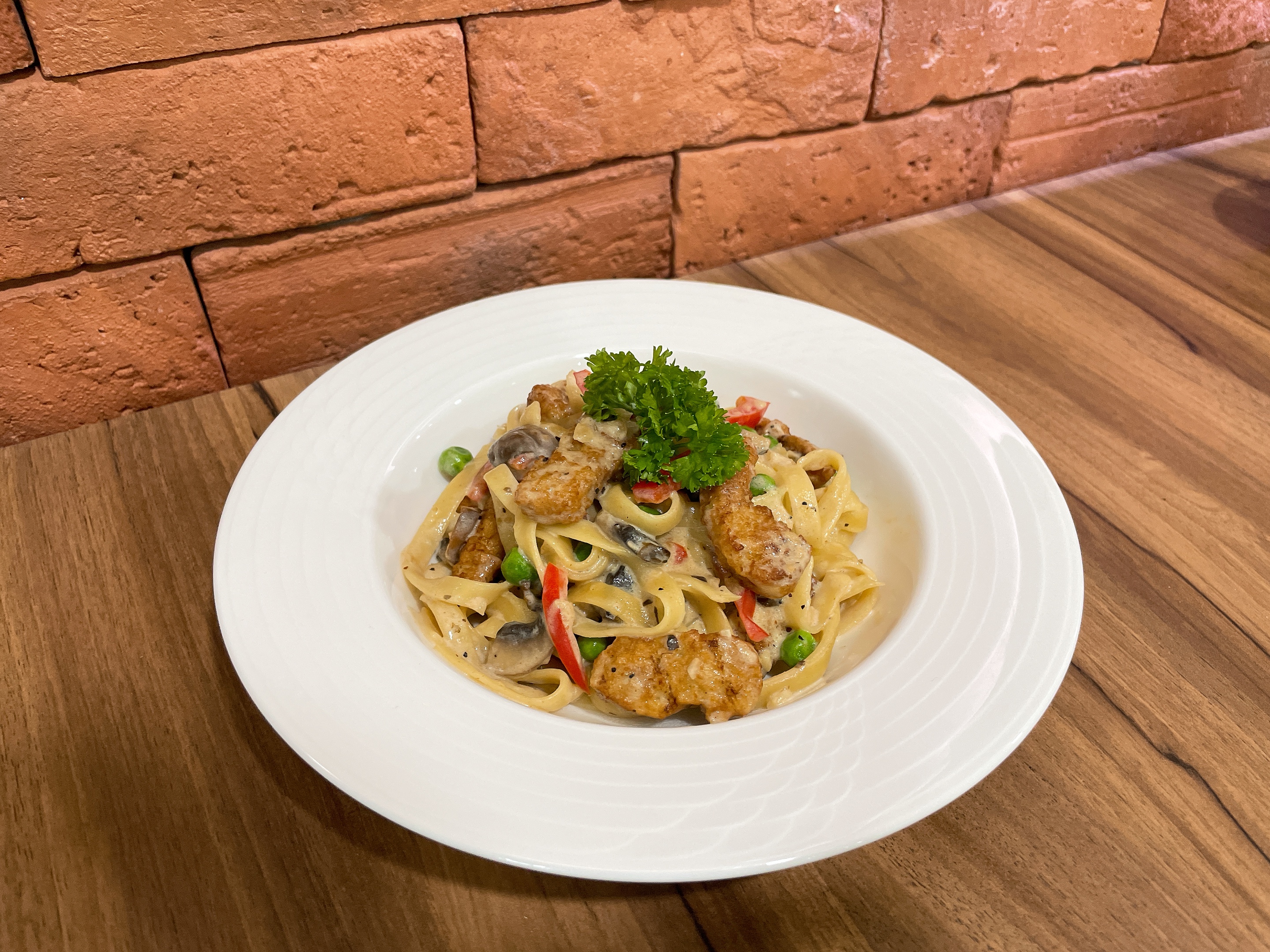 Fettucine Berkrim bersama Chargrilled Pieces